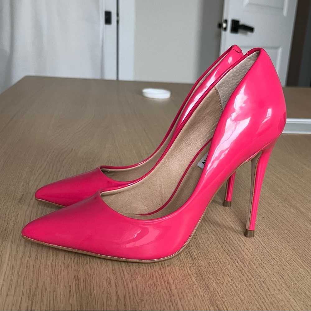 Steve Madden Daisie Fuchsia Patent Leather Pumps - Size 5.5